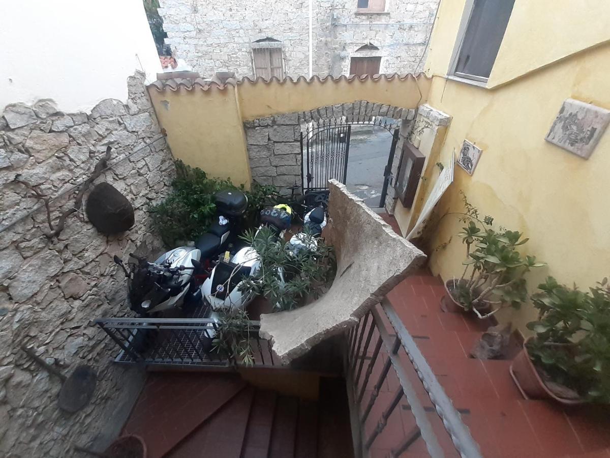 B&B Il Portico Orgosolo Extérieur photo